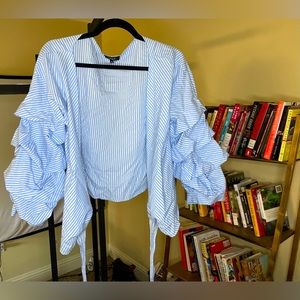 A cute fashionable crop top that’s barely been warn.